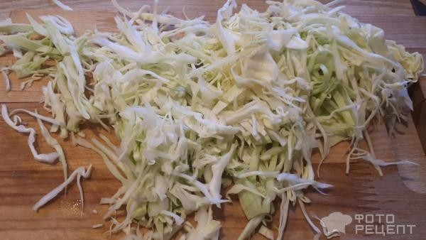 Рецепт: Салат из сырой свеклы - Витаминный с куриной грудкой и рифлеными чипсами