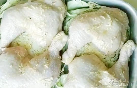 Рецепт: Куриные окорочка с капустой в духовке - очень просто и быстро