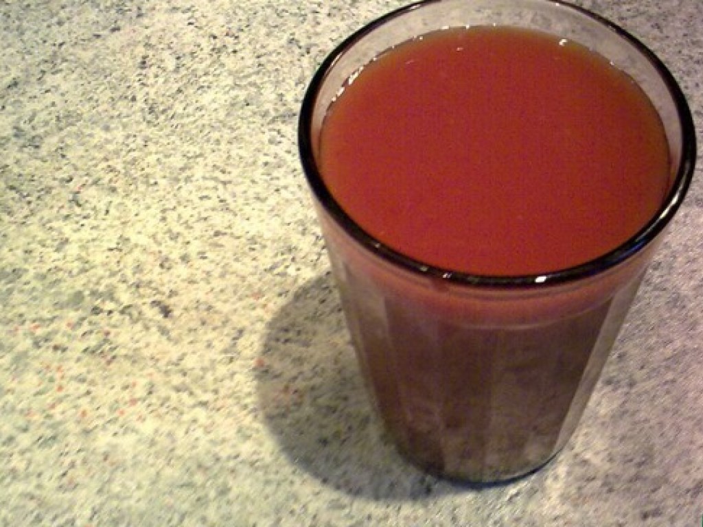 Томатный сок пить на ночь. Пиво на основе томатного сока. Томатный сок в стакане фото. Томатный сок 90-х. Томатный сок фото дома.