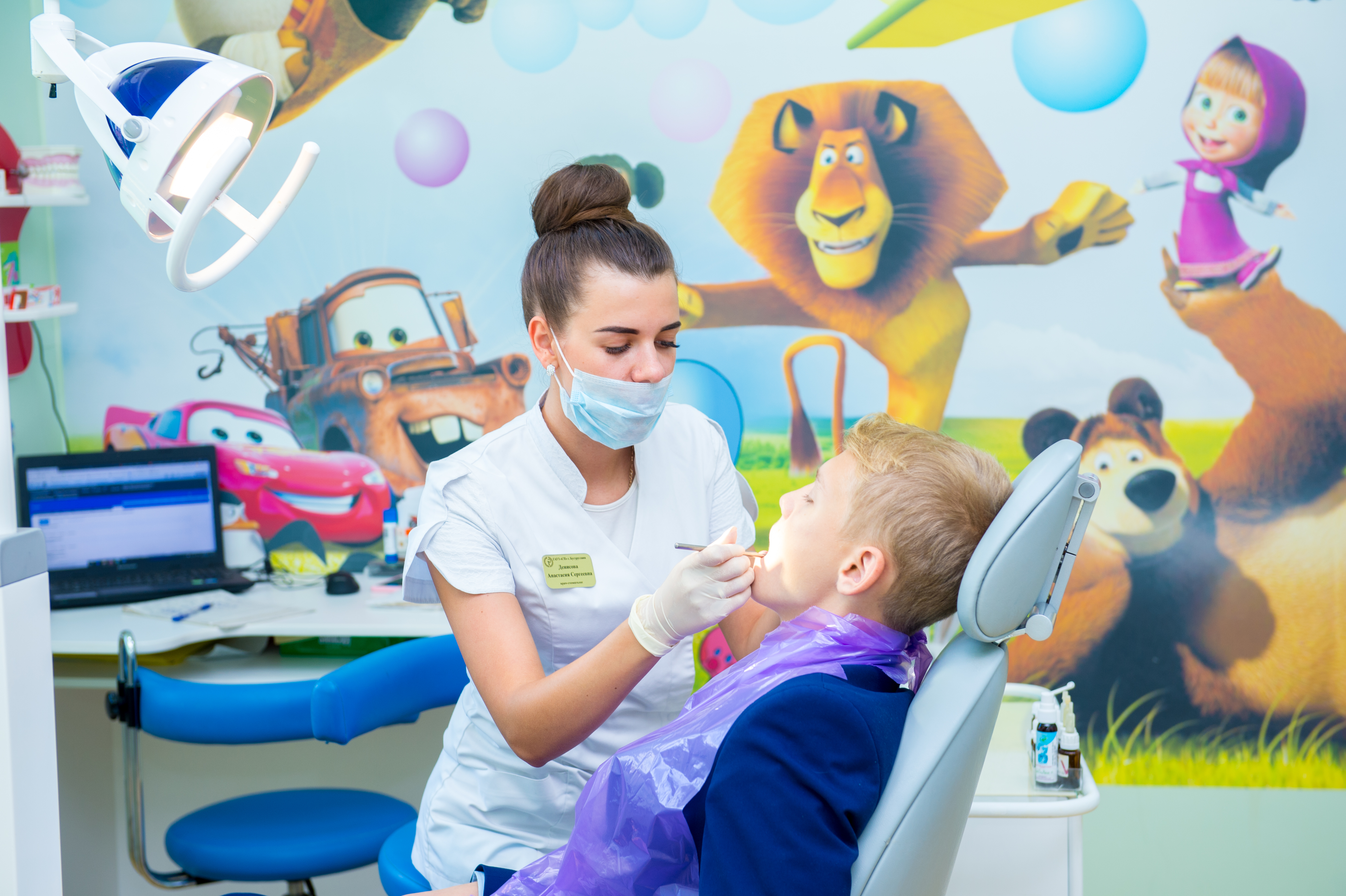 Детская стоматология толстого. Детский стоматолог. Стоматология детский. Ребенок у стоматолога. Стоматология дети.